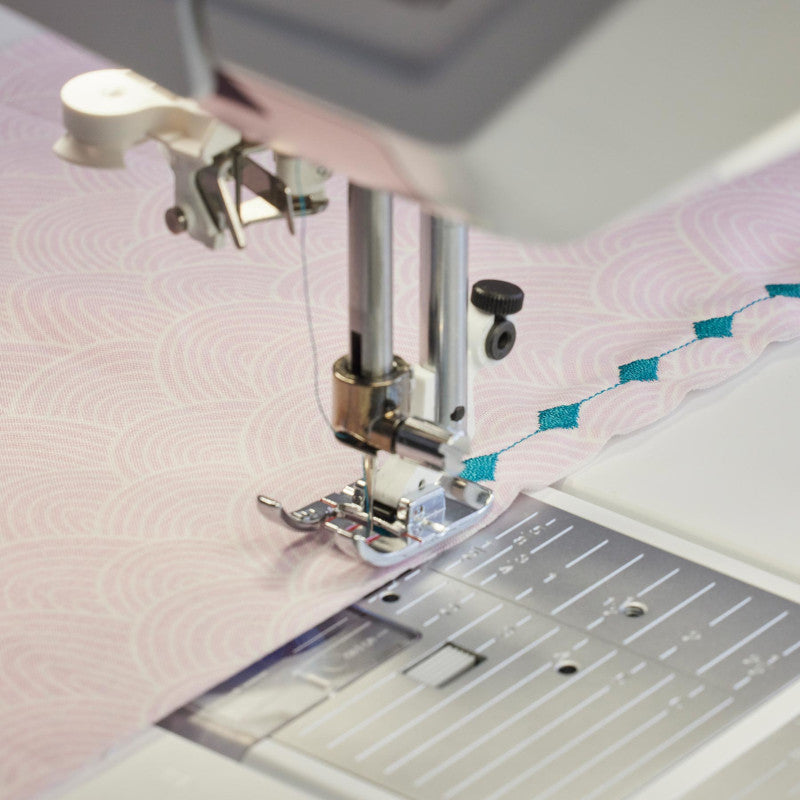 NEW Husqvarna Epic Quilt 97 Sewing Machine