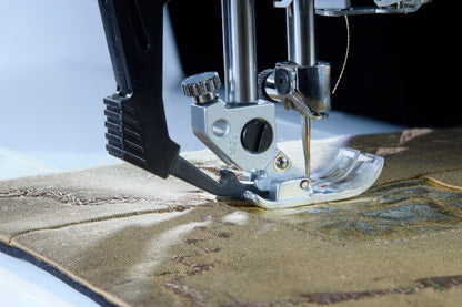 Pfaff Quilt Expression 725 Sewing Machine (Pre-order)